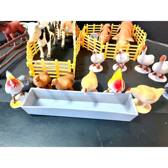 Terra by Battat – Farm Animal Figurines & Accessories 51 of 60 Pieces Toy Animal - Picture 4 of 7